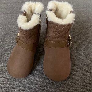 NWT Michael Kors winter boots faux fur lined size 2
